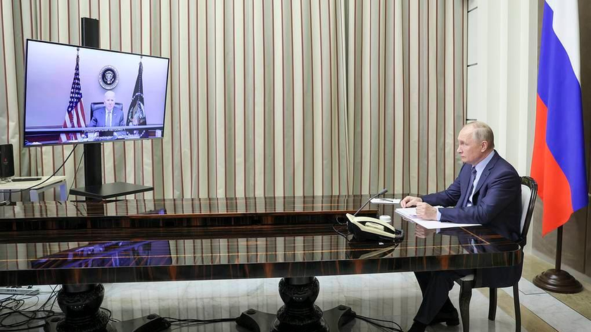 Tổng thống Nga Vladimir Putin hội đàm trực tuyến với Tổng thống Hoa Kỳ Joe Biden tại Sochi, Nga ngày 7/12/2021. Ảnh: TASS