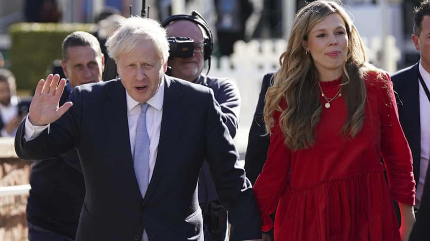 Vợ chồng Thủ tướng Johnson. Ảnh: AP (chụp tháng 10/2021)