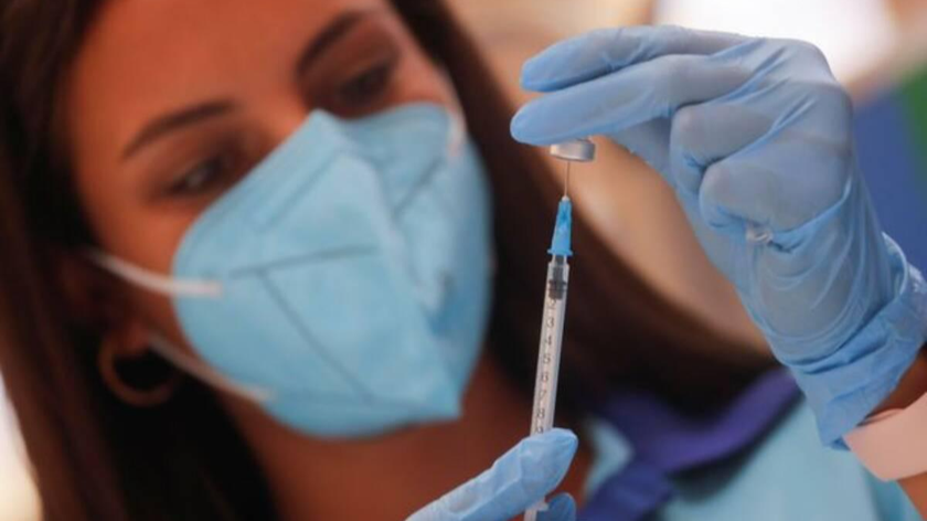 WHO lo ngại khủng hoảng vaccine do lo ngại về biến thể Omicron. Ảnh: Reuters