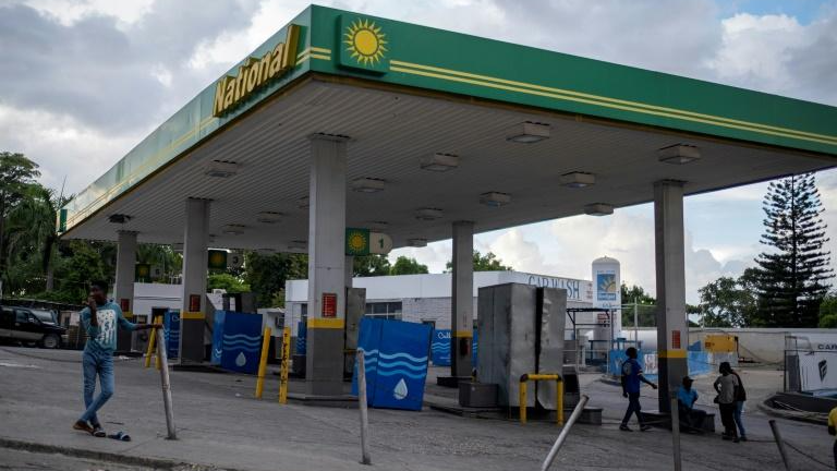 Một trạm nhiên liệu đã đóng cửa ở Port-au-Prince vào tháng 10/2021. Ảnh: AFP