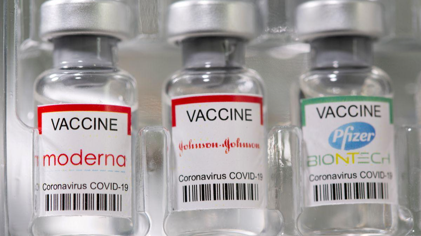 Các loại vaccine phòng COVID-19 được Mỹ cấp phép. Ảnh: Reuters 