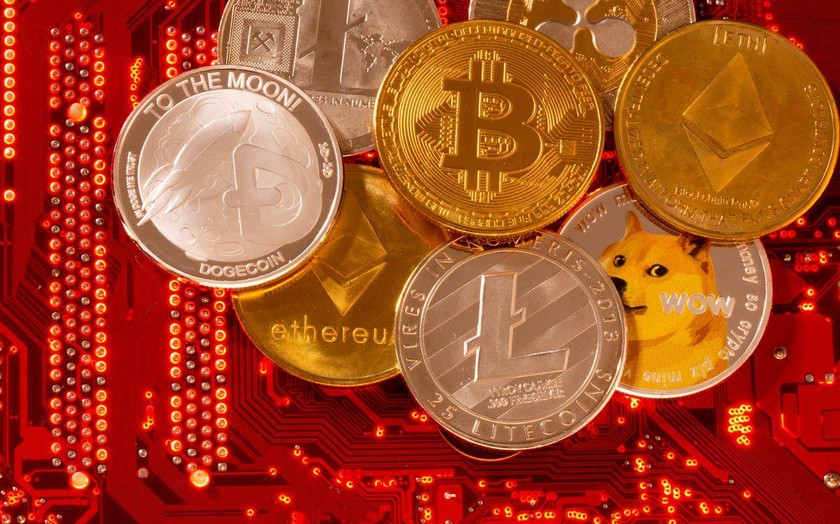 Các loại tiền điện tử Bitcoin, Ethereum, DogeCoin, Ripple, Litecoin. Ảnh: Reuters