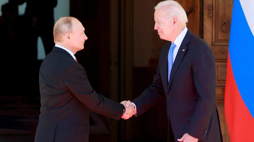 Tổng thống Nga Vladimir Putin và Tổng thống Hoa Kỳ Joe Biden trước hội nghị thượng đỉnh Nga - Mỹ tại Villa La Grange ở Geneva, Thụy Sĩ, ngày 16/6/2021. Ảnh: Reuters