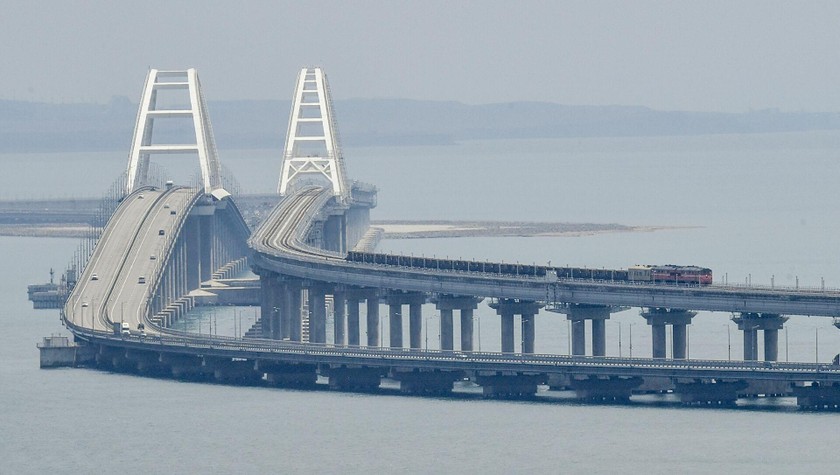 Cầu Crimea bắc qua eo biển Kerch nối Bán đảo Crimea với lục địa Nga. Ảnh: Sputnik
