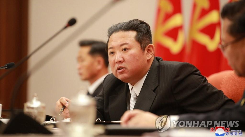 Chủ tịch Triều Tiên Kim Jong-un công bố các ưu tiên chính sách năm 2022. Ảnh do Hãng thông tấn Trung ương Triều Tiên (KCNA) cung cấp cho Yonhap.