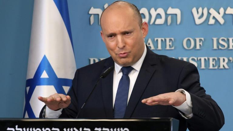 Thủ tướng Israel Naftali Bennett cảnh báo công dân rằng người Iran có thể đứng sau thông tin trên mạng xã hội. Ảnh: AFP