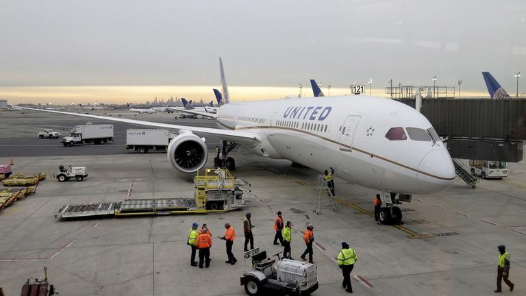 Nhiều chuyến bay đến Mỹ bị đình chỉ vì lo ngại mạng 5G