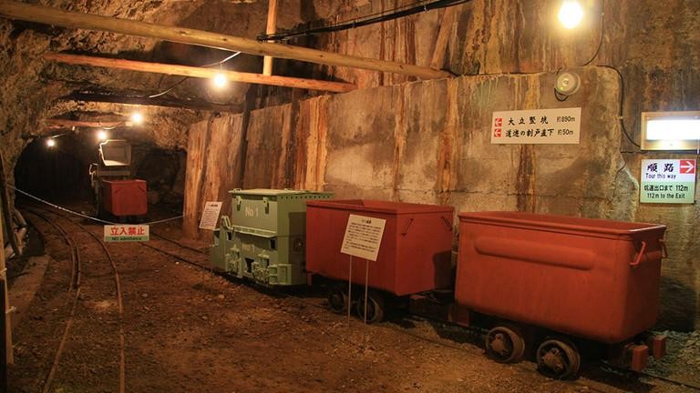 Hiện vật tại khu mỏ được Nhật Bản đề cử vào Danh sách Di sản thế giới UNESCO trước sự phản đối của Hàn Quốc. Ảnh: visitsado.com