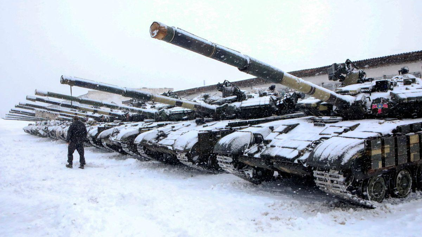 Xe tăng của một lữ đoàn cơ giới thuộc Lực lượng vũ trang Ukraine trong cuộc diễn tập quân sự bên ngoài Kharkiv, Ukraine ngày 31/1/2022. Ảnh: Reuters