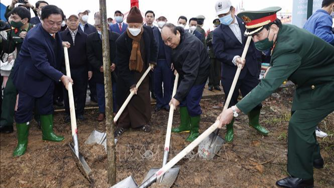  Chủ tịch nước Nguyễn Xuân Phúc tham gia Tết trồng cây tại Phú Thọ. 