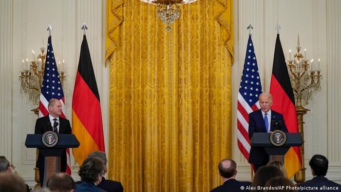 Thủ tướng Đức Olaf Scholz và Tổng thống Mỹ Joe Biden trong cuộc họp báo chung ngày 7/2 tại Nhà Trắng. Ảnh: AP