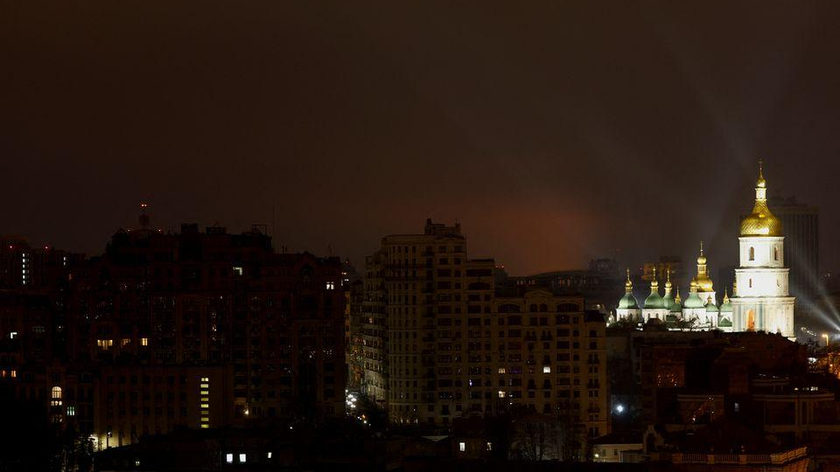 Thủ đô Kiev rạng sáng 24/2/2022 sau khi Tổng thống Nga Vladimir Putin tuyên bố về một chiến dịch quân sự đặc biệt ở Donbass. Ảnh: Reuters