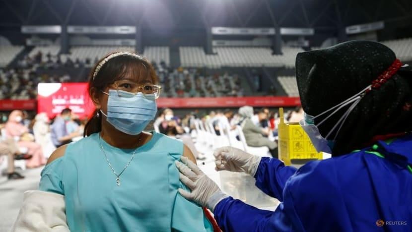 Một điểm tiêm vaccine COVID-19 tại Sân vận động Istora Senayan ở Jakarta, Indonesia, ngày 16/6/2021. Ảnh: Reuters