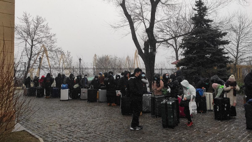 Trung Quốc tổ chức đưa khoảng 2.300 công dân rời khỏi Ukraine. Ảnh: Global Times
