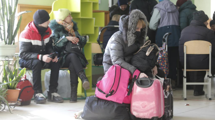 Người sơ tán nghỉ ngơi tại một khu định cư tạm thời gần Mariupol, Ukraine, Ảnh: Tân Hoa xã (chụp ngày 17/3/2022)