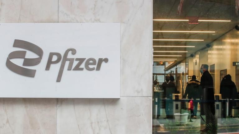 Trụ sở chính của Pfizer tại New York. Ảnh: VIEWpress qua Getty Images (ngày 1/3/2022)