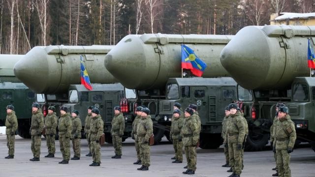 Hệ thống tên lửa đạn đạo xuyên lục địa Yars trong một buổi lễ gửi khí tài quân sự đến gần Moscow để chuẩn bị cho lễ duyệt binh Ngày Chiến thắng tại Quảng trường Đỏ. Ảnh: Getty