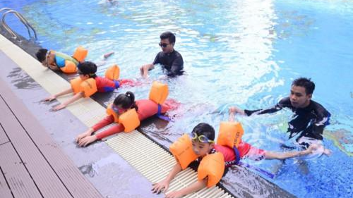 Trang bị kỹ năng kỹ năng an toàn trong môi trường nước và phổ cập bơi an toàn để phòng chống đuối nước ở trẻ em (Ảnh minh họa)