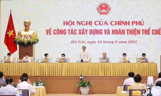 Thủ tướng Phạm Minh Chính chủ trì Hội nghị trực tuyến của Chính phủ về công tác xây dựng và hoàn thiện thể chế tháng 9/2021.