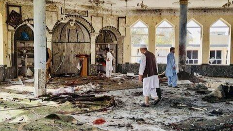 Một nhà thờ Hồi giáo ở thành phố Mazar-i-Sharif của Afghanistan sau vụ nổ hôm 21/4. Ảnh: Khaama Press