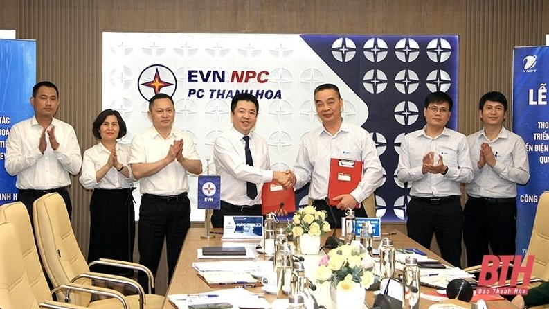 Lễ ký kết thoả thuận hợp tác triển khai thanh toán không dùng tiền mặt qua dịch vụ VNPT Money giữa VNPT với Công ty Điện lực tỉnh Thanh Hóa.