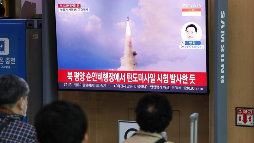 Bản tin ngày 24/3/2022 của truyền hình ở Hàn Quốc về vụ phóng tên lửa của Triều Tiên. Ảnh: Yonhap