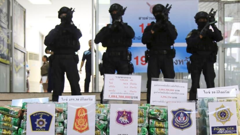 Các gói methamphetamine trưng bày tại cuộc họp báo của Văn phòng Chống Ma túy ở Bangkok (Thái Lan) ngày 15/7/2019. Cảnh sát cho biết đã thu giữ gần 459 kg ma túy đá mà họ nghi ngờ từ Myanmar. Ảnh: AP
