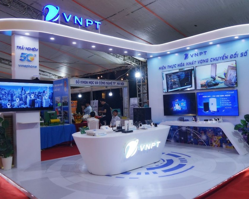 Gian hàng công nghệ hiện đại của VNPT ở sự kiện Techfest vùng Đồng bằng Sông Hồng 2023 tại Nam Định.