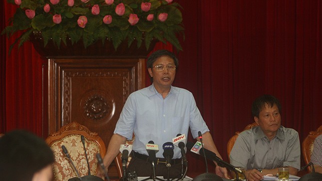 Ông Nguyễn Hữu Nghĩa, Phó Giám Đốc Sở Tài nguyên và Môi trường Hà Nội nói về các thủ tục cấp giấy chứng nhận quyền sử dụng đất tại cuộc họp báo