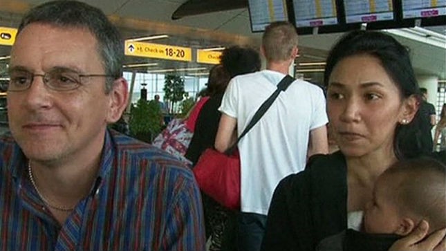 Một gia đình may mắn thoát nạn khi không lên chiếc máy bay MH17. Ảnh BBC