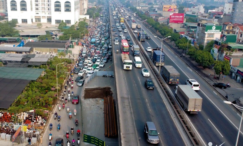 Khu vực rào chắn thi công trên đường Nguyễn Xiển gây xôn xao dư luận những ngày qua. Ảnh: Vietnamnet