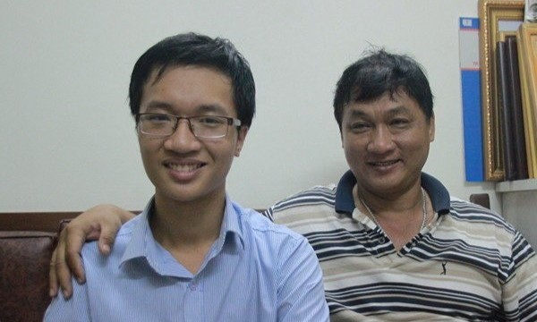 Chân dung nhà toán học trẻ Phạm Tuấn Huy nhận giải thưởng của Viện Toán học Clay (bên trái).