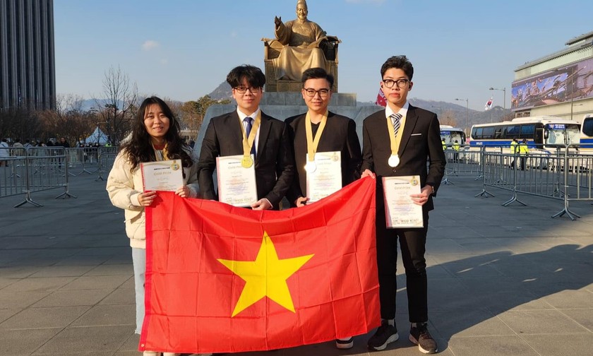 Chân dung 4 học sinh đạt Huy chương vàng. Ảnh: Trường THPT Lê Hồng Phong.