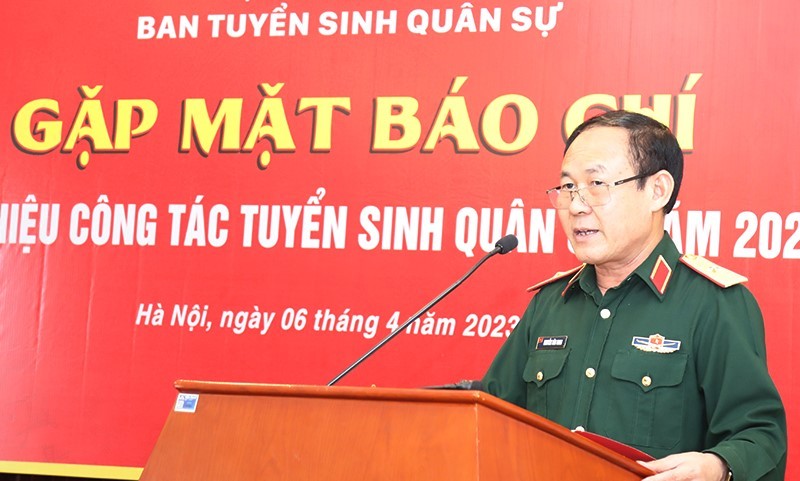Thiếu tướng Nguyễn Văn Oanh phát biểu tại buổi gặp mặt báo chí giới thiệu công tác tuyển sinh quân sự năm 2023. Ảnh: Bộ Quốc phòng