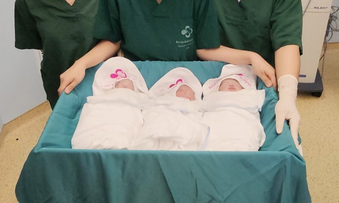 Hình ảnh 1 bé trai và 2 bé gái trong ca tam thai chào đời khoẻ mạnh. Ảnh: BVCC