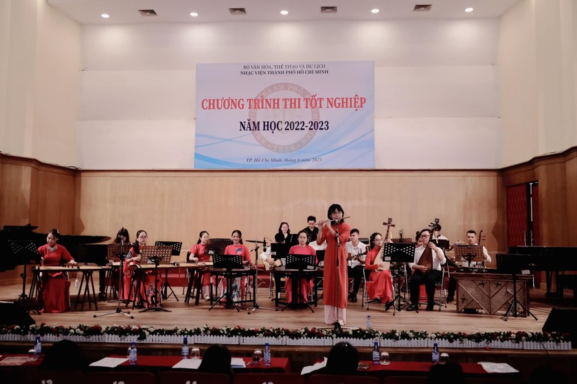 Chương trình biểu diễn tốt nghiệp của các sinh viên Khoa Âm nhạc truyền thống, Nhạc viện TP Hồ Chí Minh. 