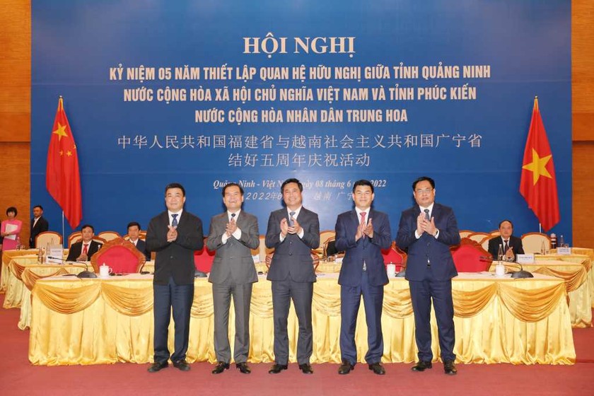 Hội nghị kỷ niệm 05 năm thiết lập quan hệ hữu nghị giữa tỉnh Quảng Ninh với tỉnh Phúc Kiến (Trung Quốc) ngày 8/6/2022. (Ảnh: Báo Quảng Ninh) 