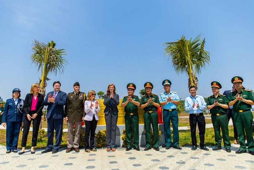 Khánh thành công viên thuộc khu vực đã được xử lý sạch dioxin tại sân bay Biên Hòa. (Hình: Đại sứ quán Hoa Kỳ)