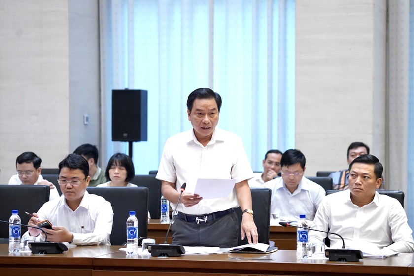 Ông Phùng Quốc Bình, Giám đốc Sở TN&MT tỉnh Kiên Giang phát biểu tại phiên họp. (Ảnh: Quochoi.vn)