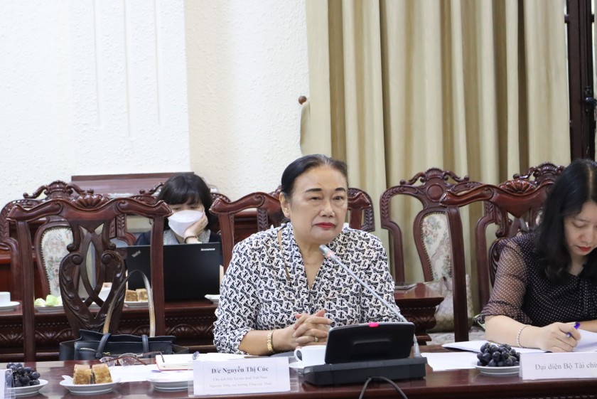 Bà Nguyễn Thị Cúc phát biểu tại một hội thảo do Báo Pháp luật Việt Nam tổ chức. (Ảnh T.Oanh)