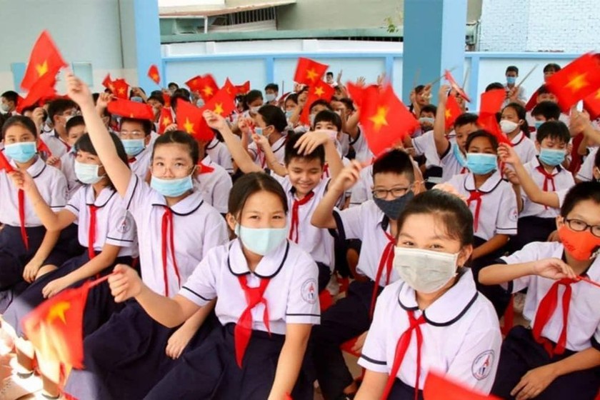 Phụ huynh ở Việt Nam đang ngày càng “mạnh tay” chi tiền đầu tư vào giáo dục. (Ảnh minh họa, nguồn: lsvn.vn)