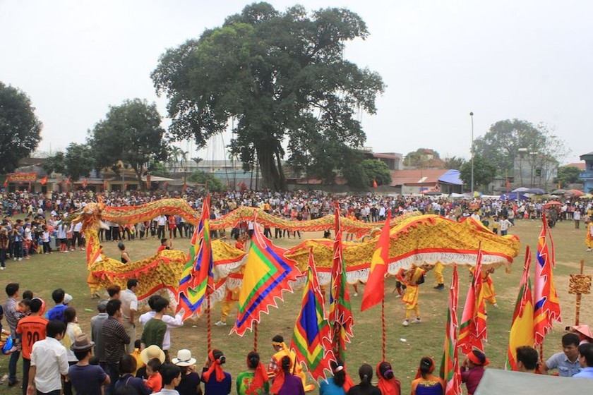 Du khách và dân làng hòa vào các lễ hội của Yên Mô. (Nguồn ảnh: internet)