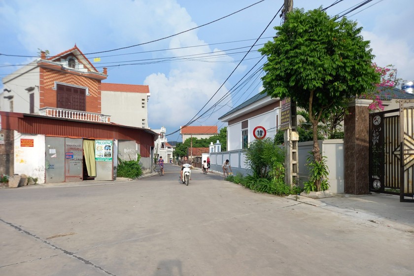 Xã Cẩm Văn (huyện Cẩm Giàng) đạt chuẩn NTM nâng cao, với đường làng, ngõ xóm khang trang, sạch đẹp.