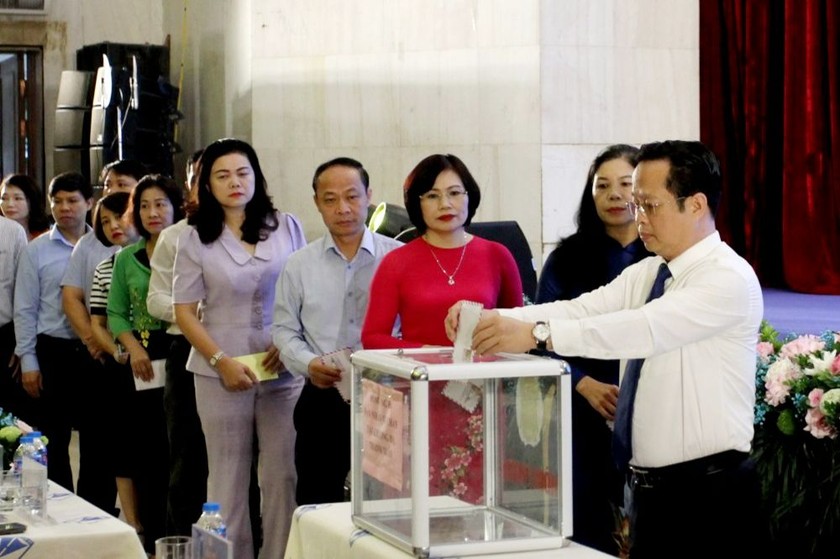 Ngành Giáo dục Hà Nội bỏ văn nghệ hội nghị, phát động ủng hộ nạn nhân vụ cháy chung cư mini