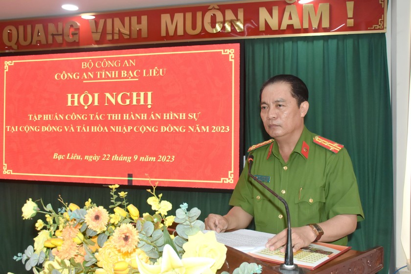 Đại tá Bùi Xuân Khởi - Phó Giám đốc Công an tỉnh, Thủ trưởng Cơ quan thi hành án hình sự Công an tỉnh Bạc Liêu phát biểu chỉ đạo Hội nghị. 