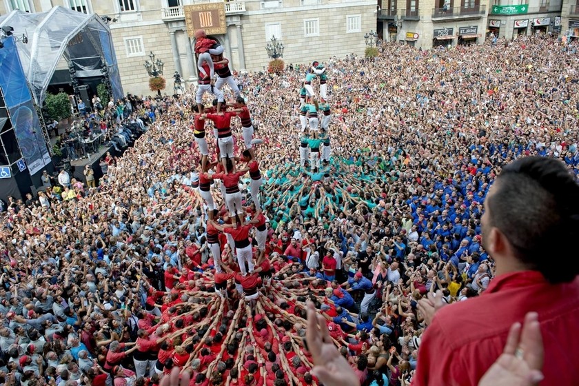 Lễ hội Xếp tháp người ở Tây Ban Nha thu hút hàng trăm ngàn lượt du khách đến trải nghiệm. (Nguồn: Internet)