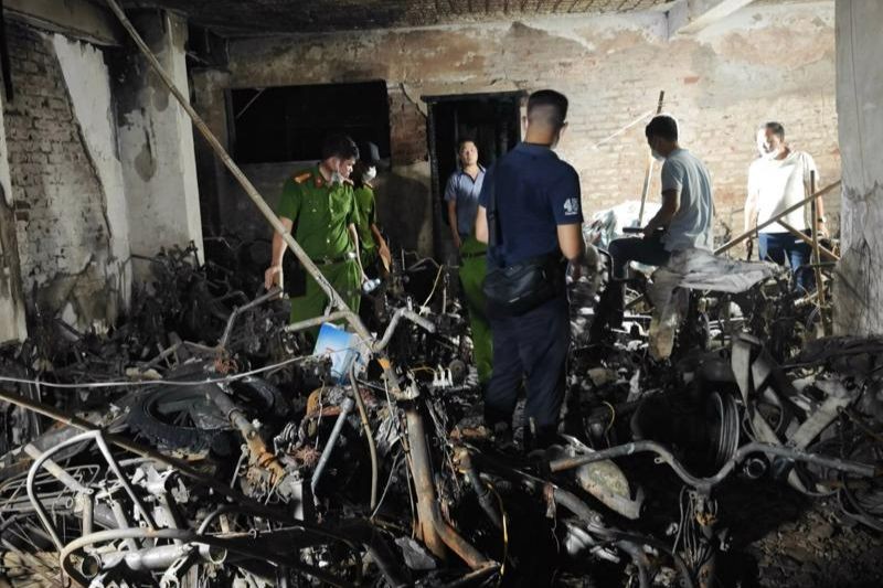 Hiện trường vụ cháy chung cư mini ở Khương Hạ.