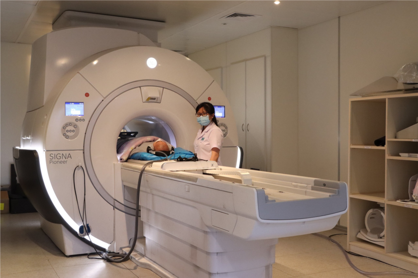 Người bệnh đang được chụp MRI tại BV Ung bướu cơ sở 2 vào sáng ngày 05/10.