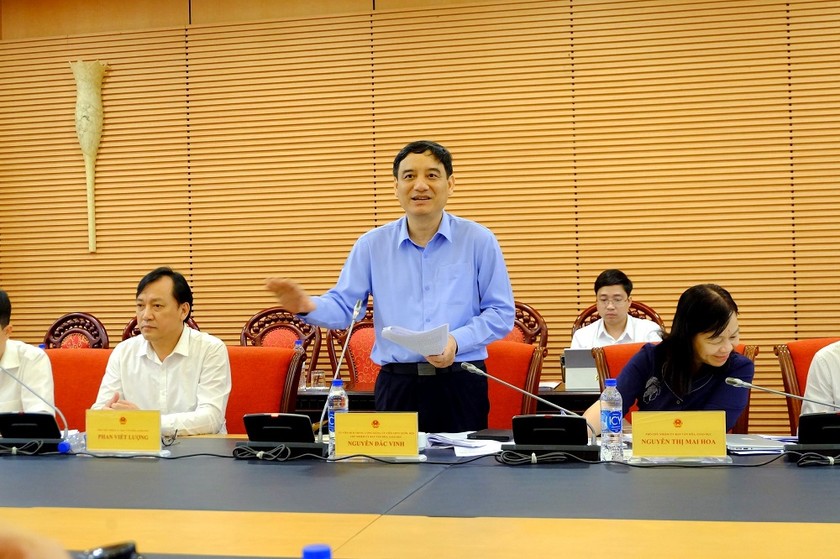 Chủ nhiệm Ủy ban Văn hóa Giáo dục của Quốc hội Nguyễn Đắc Vinh phát biểu tại buổi làm việc.