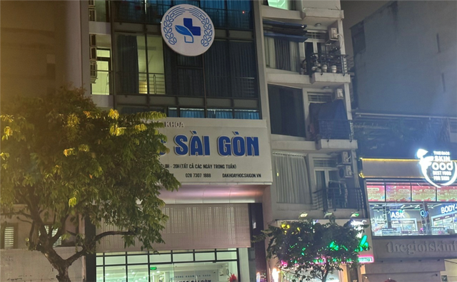 Phòng khám Y học Sài Gòn có dấu hiệu giữ người bệnh để “vẽ bệnh, moi tiền” tại thời điểm đoàn kiểm tra (lúc 18h30 ngày 19/9). Ảnh: SYT